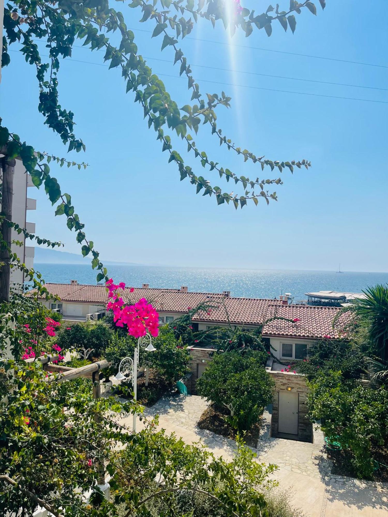 Sea Breeze Apartment Bougainville Bay Sarandë Eksteriør billede