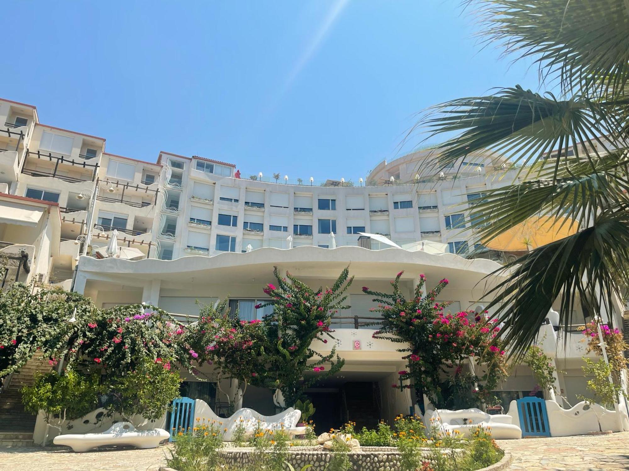 Sea Breeze Apartment Bougainville Bay Sarandë Eksteriør billede